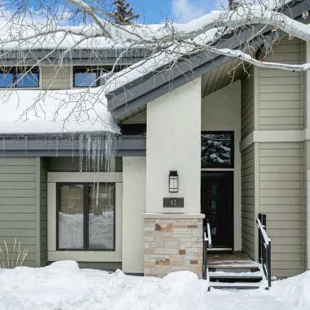 82 Ridgepoint 3 Bedroom Townhouse by RedAwning