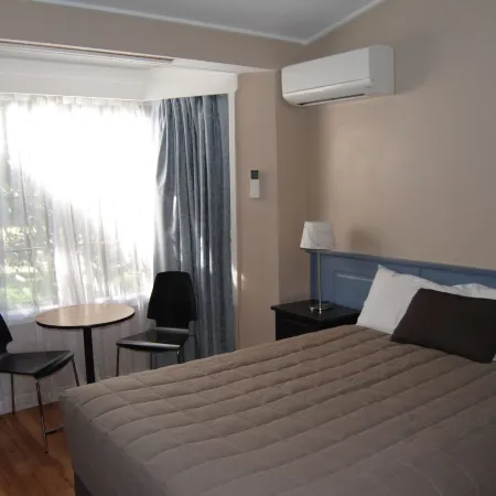 Airlie House Motor Inn
