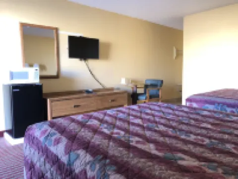 Deluxe Inn Motel