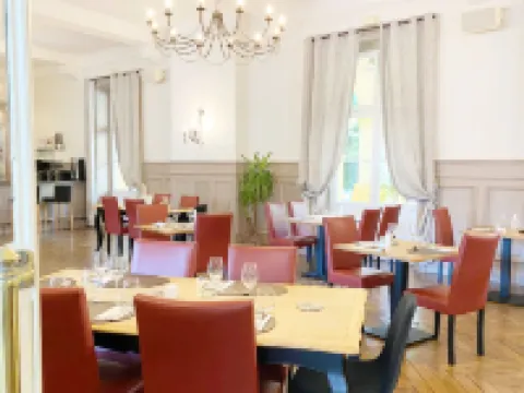 Grand Hôtel de Bourbon-Lancy - Logis - Restaurant et Spa Hotels in Bourbon-Lancy