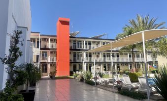 Hotel del Alba Inn & Suites