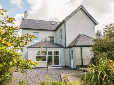Minffordd Hotels near Llanfairpwllgwyngyll