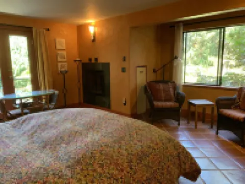 Salt Spring Carriage House B&B Hotels in Salt Spring Island