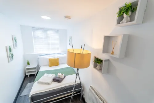 23 North Road Studios Near QE and Uob