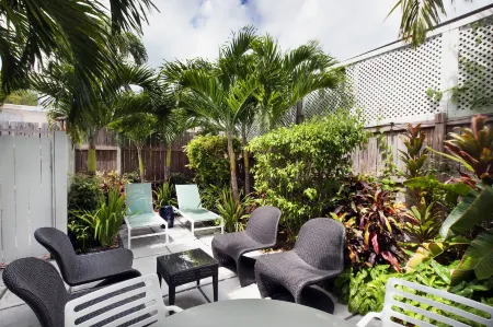 Coco Plum Inn Отели рядом с достопримечательностью «Ки-Уэст Баттерфлай энд Нейчер Консерватори»