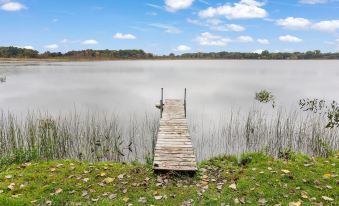 Park Lake Getaway - Housity