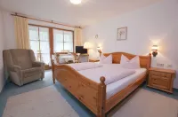 Biohotel Berghüs Schratt Hotels in der Nähe von Schelpenalp