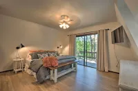 Lake Hartwell Home w/ Dock < 10 Miles to Clemson! - balcony
