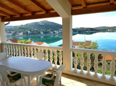 Sea view and seafront Villa Dolores in Tisno on the Dalmatian coast
