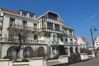Vakantiecentrum Zeelinde Hotels near Albert Einstein Statue