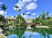 Beautiful Oceanfront Condo on Seven Mile Beach