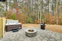 Modern Cabin w/ Hot Tub & Sacandaga Lake Access!