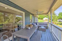 Lakefront Townville Gem w/ Boat Dock & Kayaks - balcony