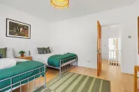Beautiful 3 Bedroom House in North London 크루치 힐 주변 호텔