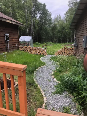 Quaint Rural Cabin Near Hatcher Pass
