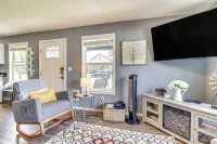 Charming McMinnville Home - Walk to Wineries! - parking