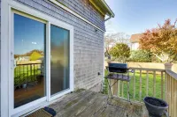 Cozy Historic Wakefield Home Close to Beaches - Pet friendly