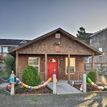 Coastal Retreat in Long Beach Walk to Attractions