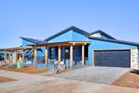 Flagstaff Home w/ Patios + Mount Humphries Views! - parking