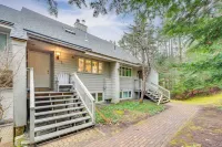 Cozy Bretton Woods Ski-in/Ski-Out Condo w/ Deck! - 3-Star
