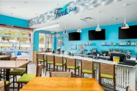 The Lodge at Camp Margaritaville - bar