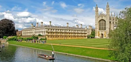 The Holly Tree Отели рядом с достопримечательностью «TWI Ltd»