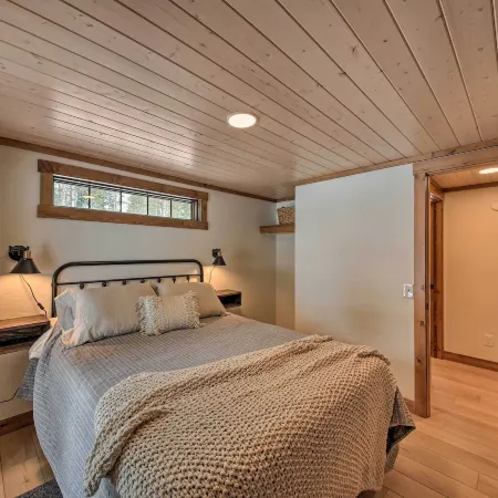 Serene Kootenai Cabin - 3 Mi to Dtwn and River!