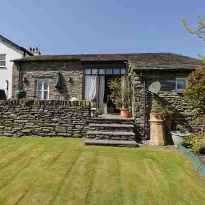 Topiary Cottage Hotel Exterior