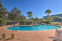 Walk to Ocean: Condo w/ Community Perks on HHI - de playa