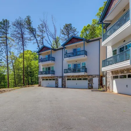 2 Mi to Village and Lake! Charming Helen Retreat
