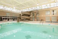 Clarion Hotel & Suites - Pools