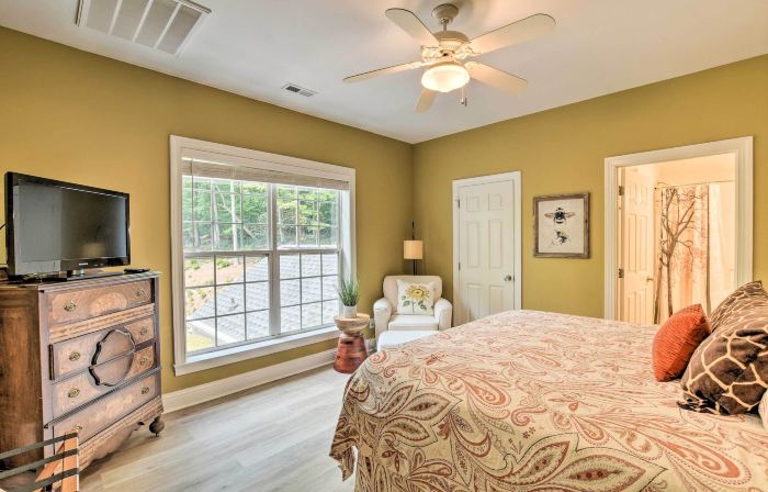 Butterfly Creek Columbus Estate on 3 Acres!