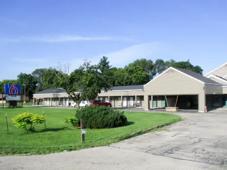 Motel 6 Prairie du Chien, WI Отели в г. Бриджпорт
