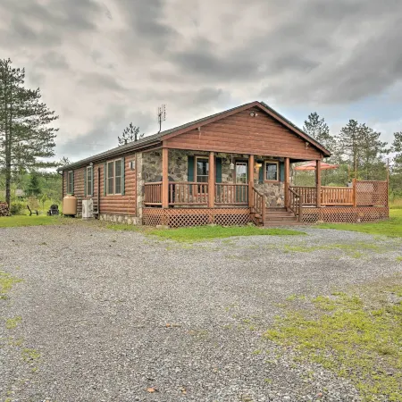 Deck, Hot Tub, Fire Pit Rustic Cabin in Benezette