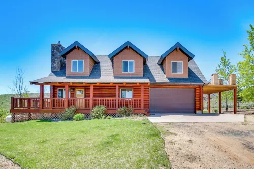 Garden City Cabin ~ 6 Mi to Bear Lake State Park! - balcon