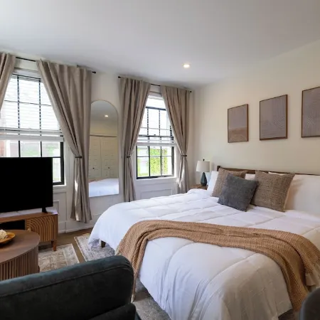 Full House · Huge 6BR 3Bath Retreat on College Hill. Rare Find!