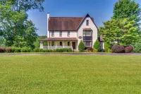 Home w/ Fire Pit on 27 Acres in Walhalla! - parking