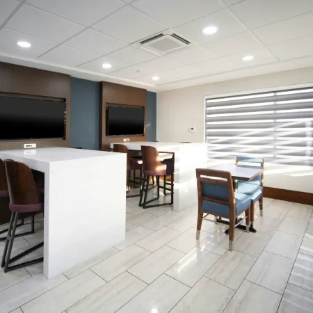 Four Points by Sheraton Fayetteville Fort Liberty