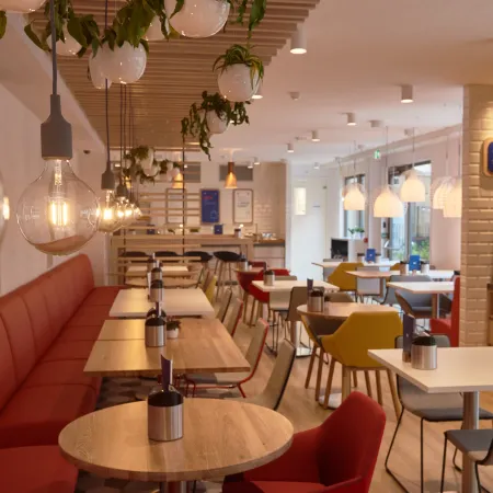Holiday Inn Express AMSTERDAM - CITY HALL by IHG Отели рядом с достопримечательностью «Выставка «Тайны тела. Вселенная внутри»»