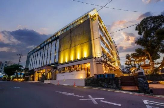 โรงแรมชอนจียอนคริสตัล โรงแรมในซอกวีโพ