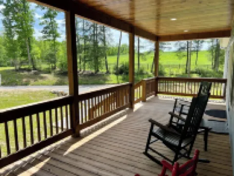 Cozy 3 BR Cabin with Pond on 3 acres / New River Gorge / Summersville Lake
