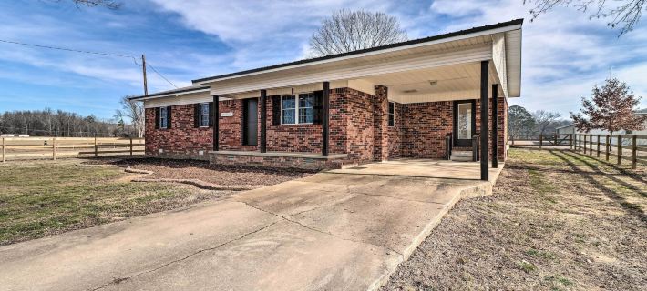 Greers Ferry Home on 40 Acres 1/4 Mi to Lake! Ξενοδοχεία στην πόλη Cleburne County