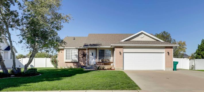 Family-Friendly Clearfield Home w/ Hot Tub! 데이비스 카운티 호텔