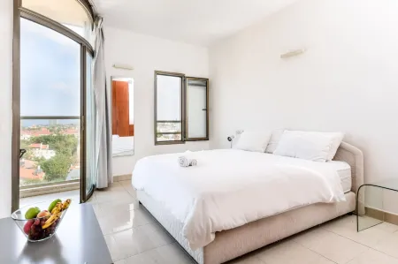 Herzliya Seaside Charming Home Отели в г. Герцлия