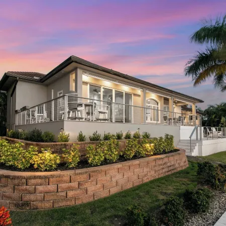 Marco Polo by Avantstay Waterfront 5bdr, Pool, Spa, Fire Pit, Walk to Beach