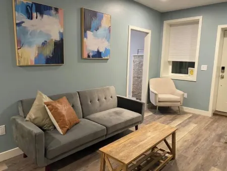 NEW Stylish Apartment with Hot Tub