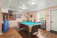 Lakeview Retreat w/ Kayaks, Game Room, Firepits Gated Community w/ Lake + Beach Access