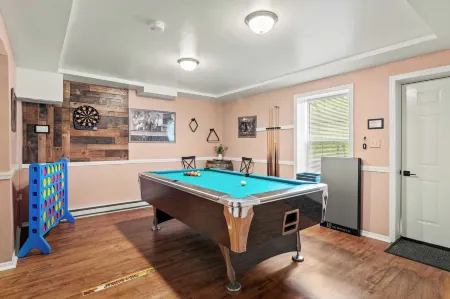 Lakeview Retreat w/ Kayaks, Game Room, Firepits Gated Community w/ Lake + Beach Access