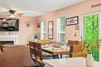 Lakeview Retreat w/ Kayaks, Game Room, Firepits Gated Community w/ Lake + Beach Access