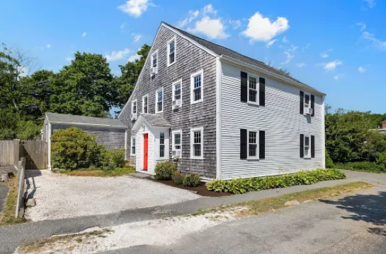 Steps from Javes St Shops, BBQ & Outdoor Shower